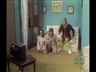 97 el chavo del 8 viendo fútbol