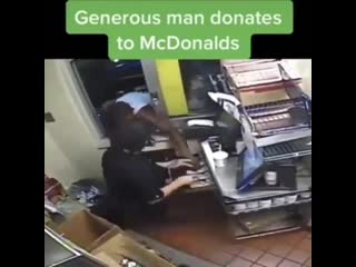 Man donates to mcdonalds бкг