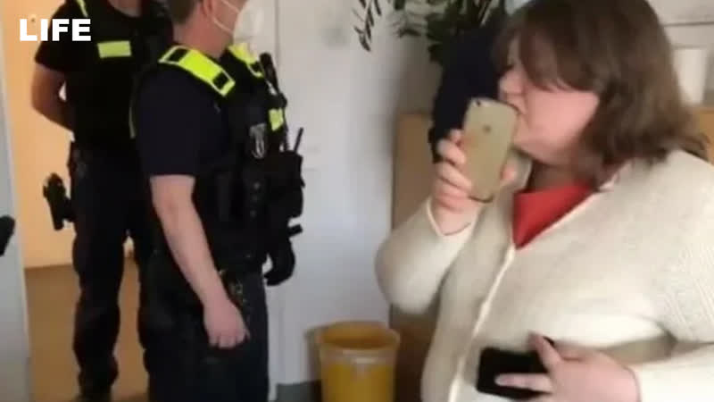 "заковали в наручники, уложили мордой в пол" в берлине задержали россиянку, у которой недавно изъяли детей