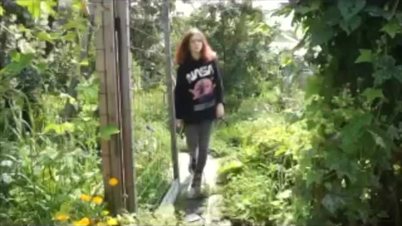 Видео из тиктока 18 летней школьницы