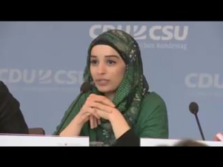 Junge muslima erklärt, dass sich muslime hier nicht integrieren müssen