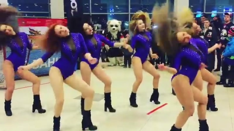 Горячие чирлидерши трактора 🔥