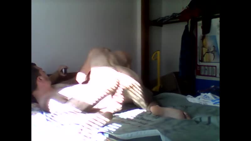 Dụ trai thẳng đụ và bắn tinh trong