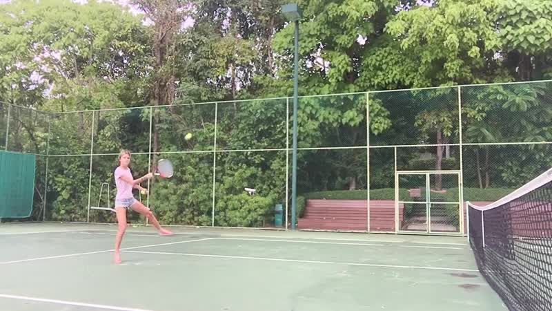 Gina gerson взялась за теннис! уимблдонский турнир шарапова курит в сторон