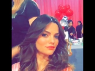 Can we do it again? yes we can! it's show time! @victoriassecret pronta para o segundo show! 💕 #vsfashionshow 👻 barbara fialho