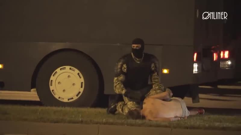 (18+) минск столкновения протестующих с омоном {10 08 2020}