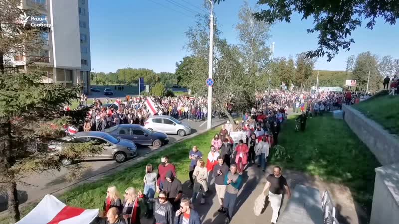 Некалькі тысяч чалавек ідуць калёнай па менску