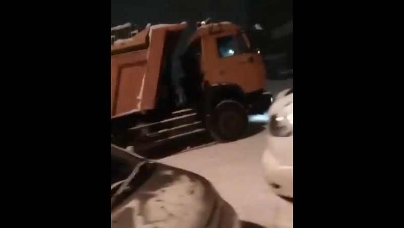 Привез песочек