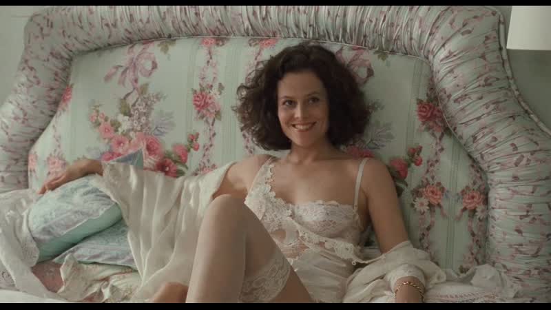 Сигурни уивер (sigourney weaver hot scenes in "working girl" 1988)