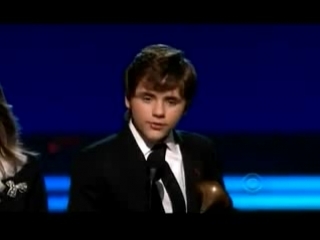 Принс и пэрис получают награду грэмми