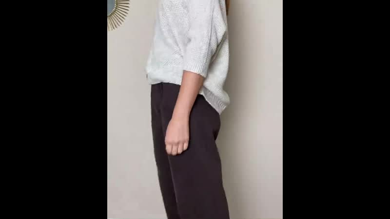 Широкие брюки и базовый свитер с вырезом мыс ✔️ эти две вещи смогут стать основой вашего базового гардероба, они будут очень лег