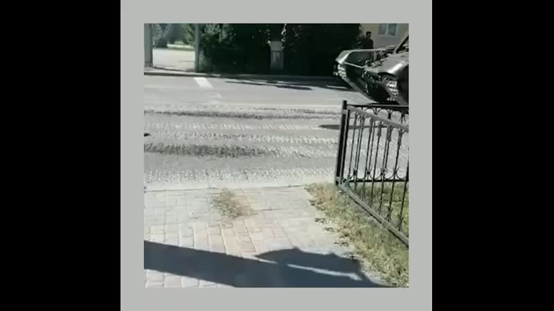 Танки разрушили асфальт mp4