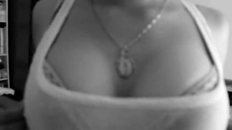 Эмелевская танцует под свой трек (архивное видео) [rapnews]