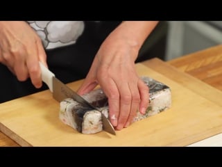 Pressed sushi with seared marinated mackerel recipe (shime saba oshizushi) cooking with dog