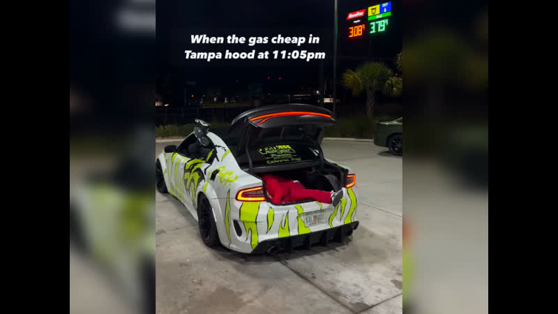 Спокойно заправиться уже не дадут проклятые молодые