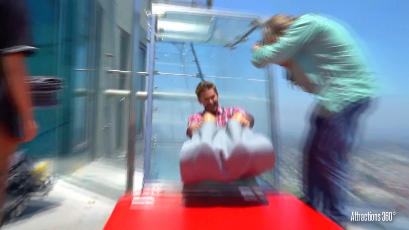 У лос анджелесі з’явилась скляна гірка атракціон