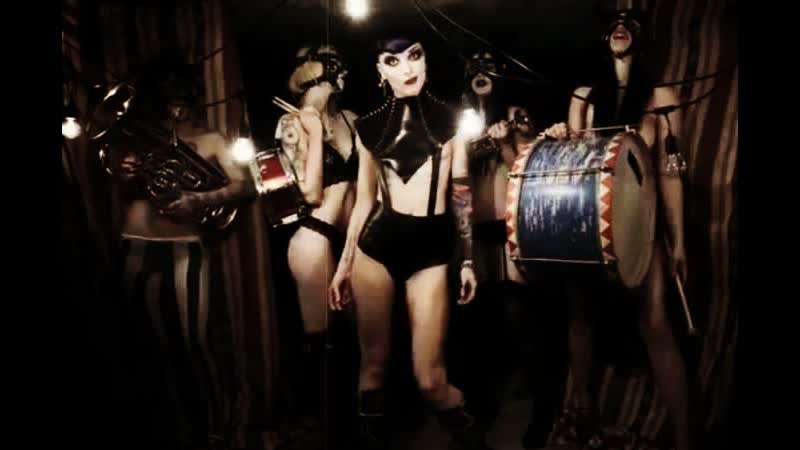 Grausame töchter die ganze welt ist ein zirkus