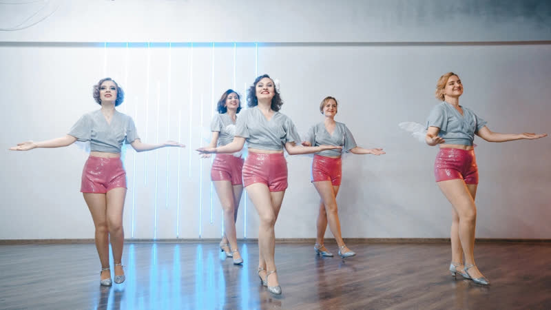 Funny birds chorus line | diga diga doo