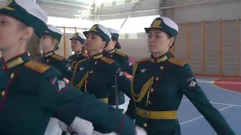 Военнослужащие женщины в составе роты почетного караула откроют парад в день 75 летия победы в вов в екатеринбурге