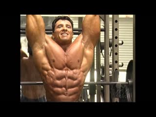 Milos sarcev trains chest & abs (1999)