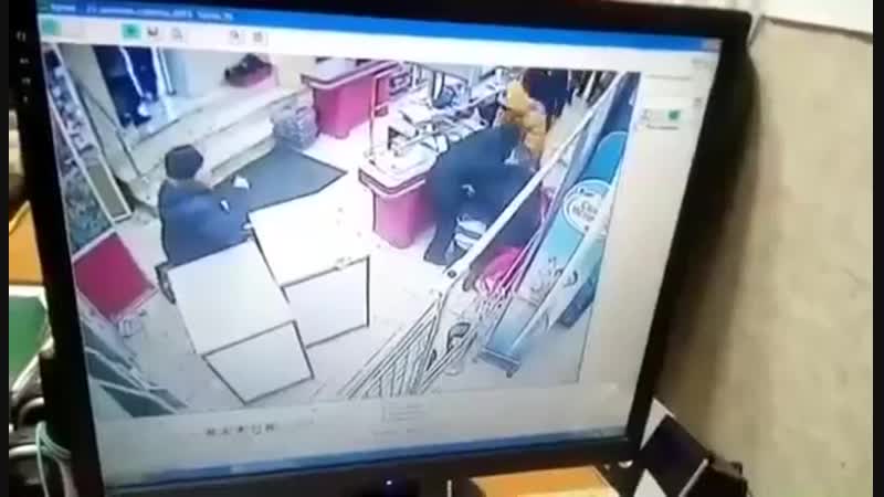 В тамбове на женщину кассира напал ее муж с ножом