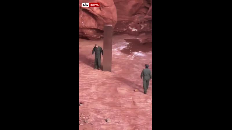 Официальные лица штата юта обнаружили загадочный металлический монолит в отдаленном районе красной скалы