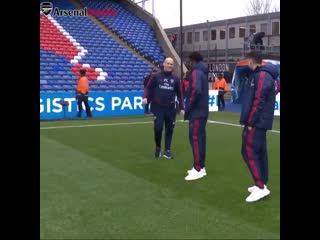 Pitch check @freddie, @bukayosaka87 and gabi survey the scene at selhurst cryars