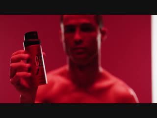 Роналду рекламирует cr7 body spray