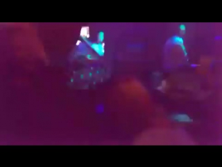 Минет в клубе прямо на людях любительское видео секс порно домашнее анал минет вписка пьяная бухая сосет молодая хуй мамку ха