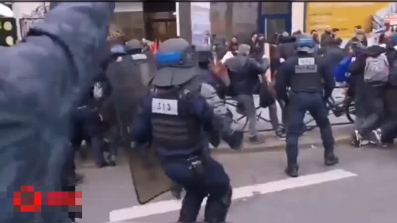 Демократические макроновские пры