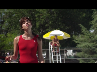 Обри плаза (aubrey plaza) в купальнике в фильме "с кем переспать?!!" (the to do list, 2013, мэгги кэри) 1080p