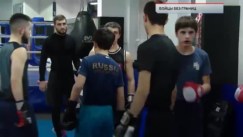 Днем они официанты и дворники, а вечером идут в бойцовские клубы «для своих», чтобы учиться убивать