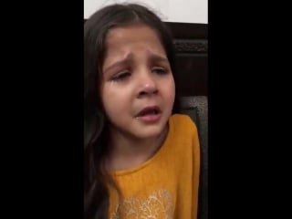 The cute little girl was crrrying for salmankhan bhai when she see the news here tears ws mp4