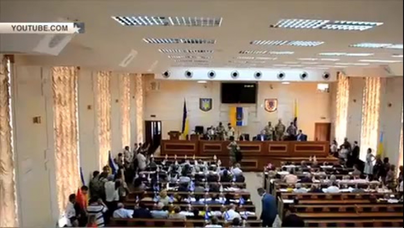 Бойцы добровольческих батальонов захватили облсовет одессы