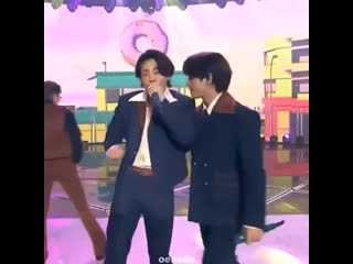 Тэхён обожает чонгукову талию