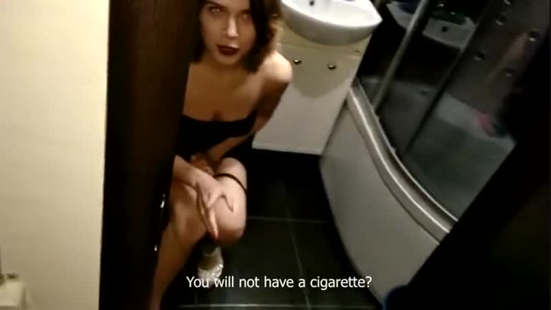 Порно трахнул транса в туалете, порно видео