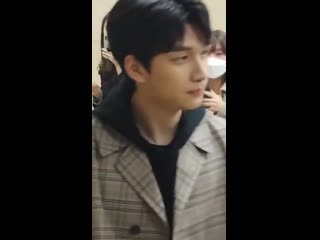 [fancam] 190319 vixx hyuk on the way to play "forgotten village"