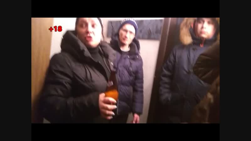 Пьет porn video – Бухая быдло соседка 18+ завалилась в чужую квартиру пьет курит матерится