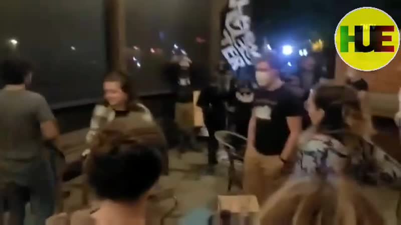 В городе рочестер активисты black lives matter разгромили ресторан