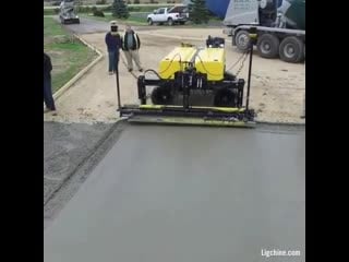 This machine smoothes out concrete in no time