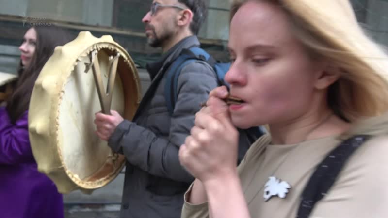 'изгнать темные силы из кремля!' акция в поддержку якутского шамана александра габышева mp4