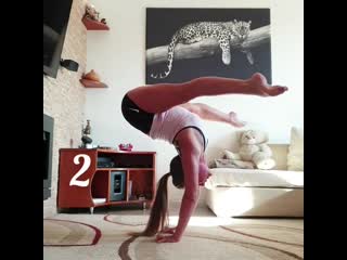 Iana suiarko handstand compression