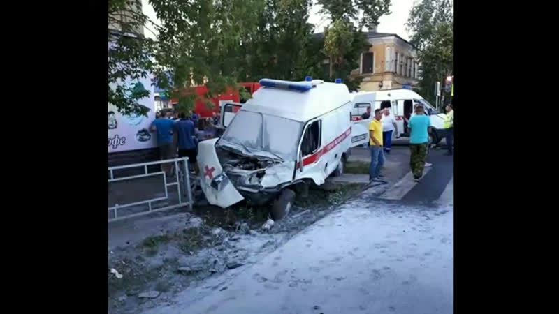 В моршанске водитель не уступил дорогу скорой помощи, которая везла пациента в больницу и произошло дтп