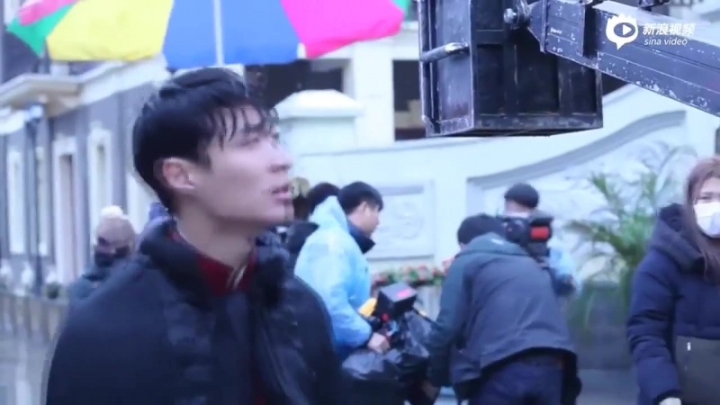 160720 exo lay zhang yixing @ the mystic nine 二月红 er yue hong begging for medicine in the rain bts