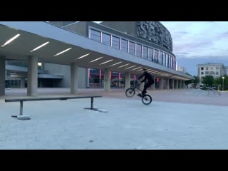 Hard 180 barspin