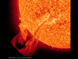 A huge solar filaments erupts