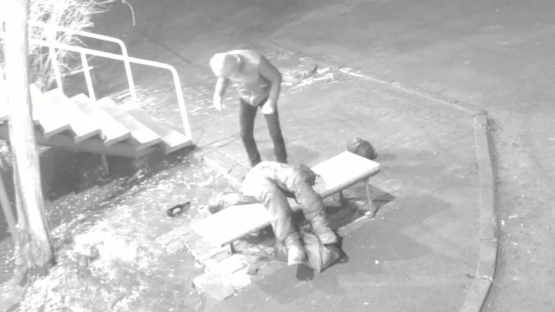 В павлодаре парень жестоко избил бездомного