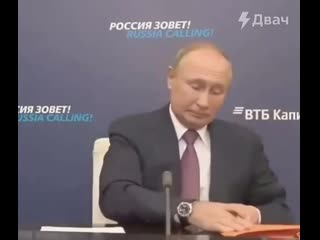 Видео, которое можно смотреть бесконечно владимир путин работает с документами