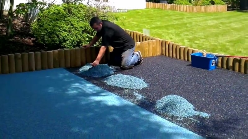 Укладка резинового асфальта