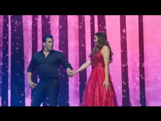 @beingsalmankhan and @shahdaisy25 perform on selfish dabanggreloadedhungama